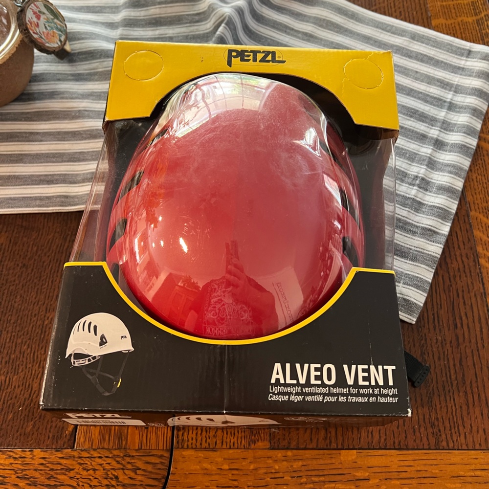 COPY - Alveo vent climbing helmet by petzl. One red new in box